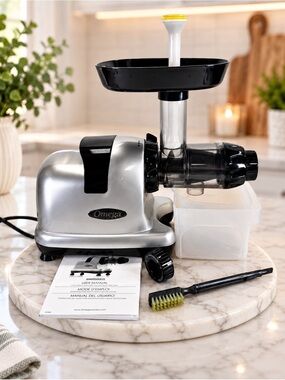 Omega Silver and Black Cold Pressed Juicer - Silver/Black model mm900hds